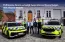 Korpsleiding en de drie burgemeesters stellen samen de nieuwe interventievoertuigen van Politiezone Grens voor: een Volkswagen Tiguan en een Skoda Kodiaq, die twee oudere dienstvoertuigen vervangen.