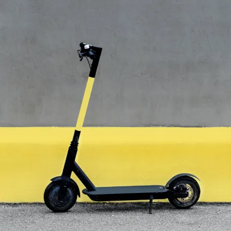 zwartgele elektrische step