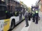 controleurs van De Lijn en inspecteurs van Politie Schoten wachten een bus op die stopt aan een halte