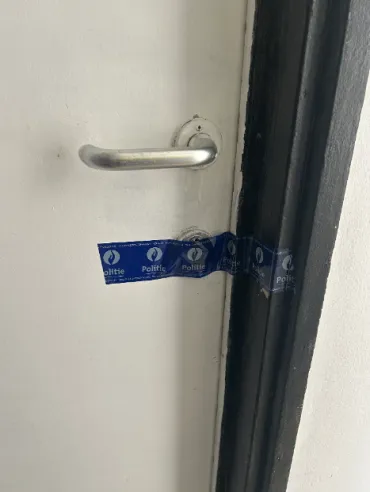Verzegelde deur door politie