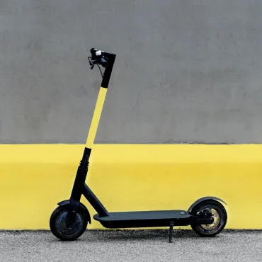 zwartgele elektrische step