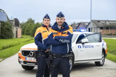 Twee inspecteurs voor snel interventievoertuig