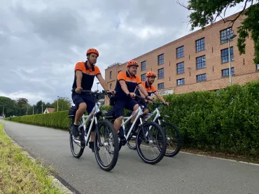 inspecteurs op de fiets