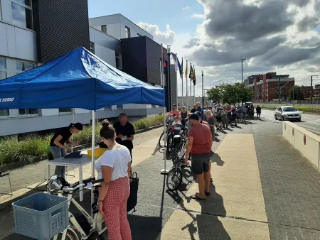 Fietslabelactie in juli 2022 aan het gemeentehuis in Herent