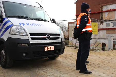 politieman en combi
