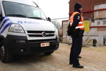 politieman en combi
