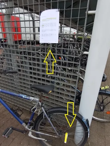 fiets met geel label