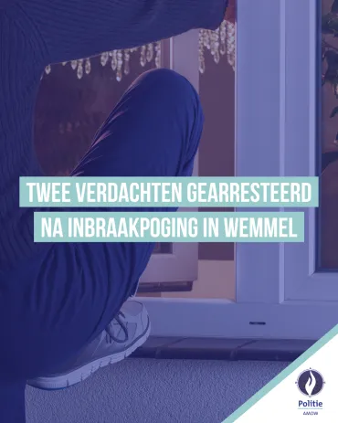 Persoon die inbreekt in een woning langs een raam