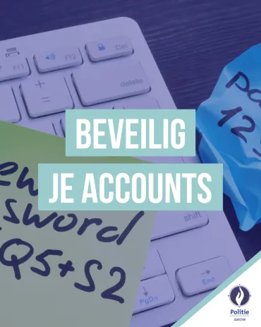 Een toetsenbord met daarop 2 post-its met wachtwoorden