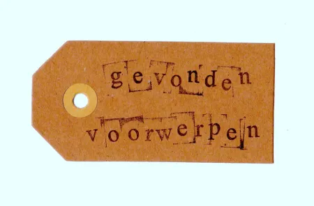 label met tekst 'gevonden voorwerpen'