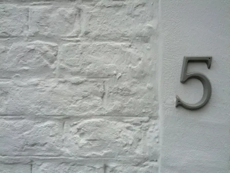 Huisnummer 5 (bron: Pixaby)