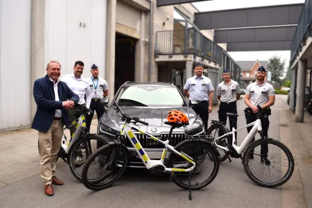 Nieuw voertuig en dienstfietsen