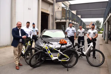 Nieuw voertuig en dienstfietsen