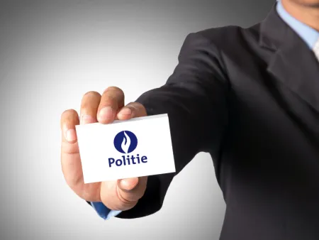 Valse politiemedewerkers