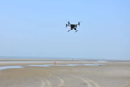 drone aan zee