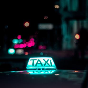 Taxi die woekerprijzen aanrekende uit het verkeer gehaald