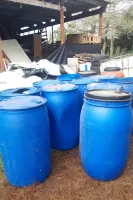 Vaten met chemicaliën