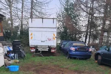 Vrachtwagen met materialen drugslabo
