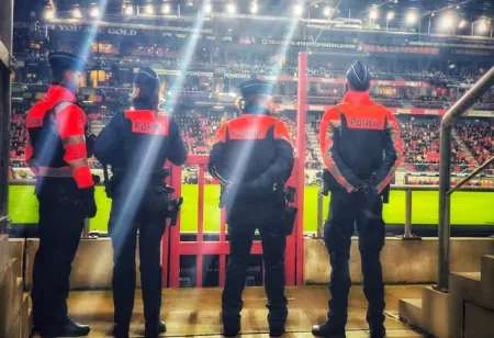 Politiemedewerkers in het stadion van KV Mechelen