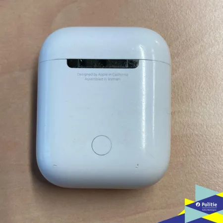 Houder voor airpods gevonden in Aalter - Referentienr. IO86/25