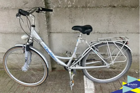 Damesfiets achtergelaten in Aalter - Referentienr. ME8557