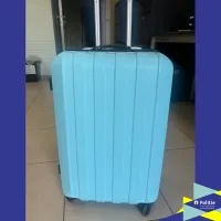 Koffer met dameskledij - Referentienr. IV6257