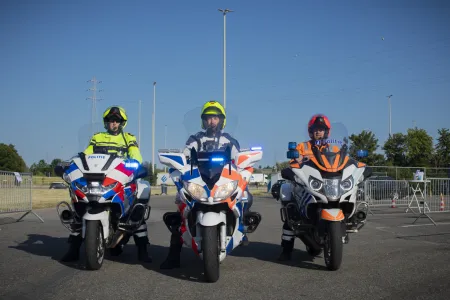 Motorrijders van de Belgische, Nederlandse en Luxemburgse politie bij een Etoile-controle in Voeren