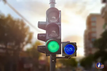STOP! Nieuw blauw verkeerslicht voor hulpdiensten