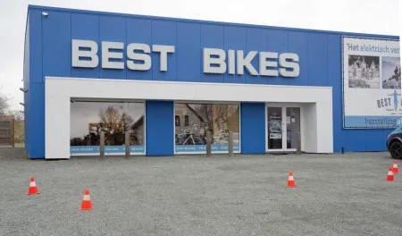 VIDEO - Poging inbraak / schietincident bij BEST BIKES