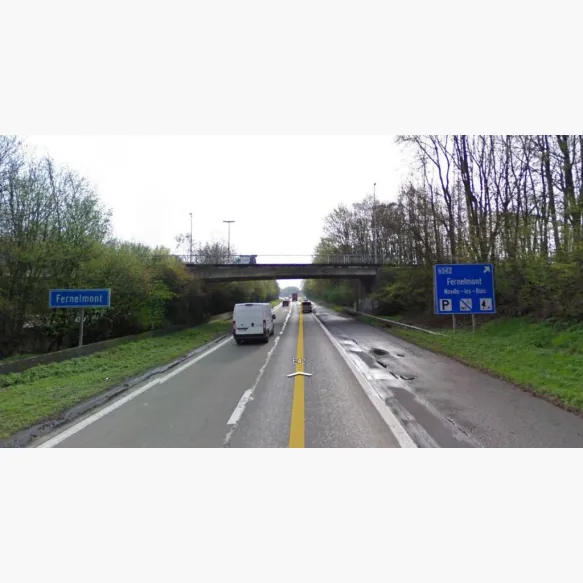 Opzettelijk gooien van betonblokken in Fernelmont